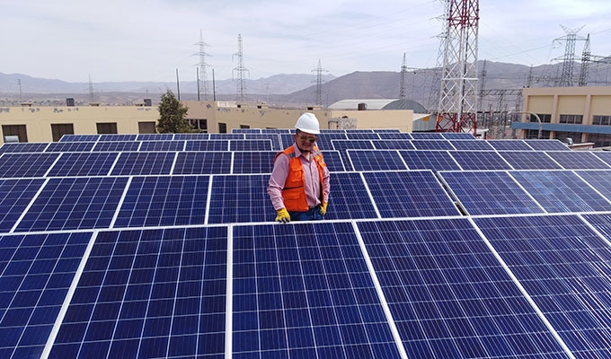 Instalación de paneles solares e inversor de red de 20kw Fronius en Arequipa